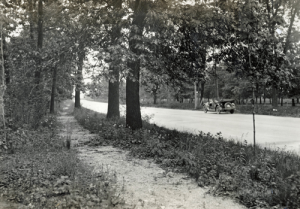 A footpath runs along Ideal Section in Indiana. - 1924 (courtesy Lincoln Highway Association)